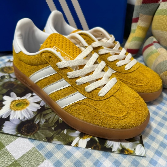 Adidas women’s sneakers - Picture 2 of 8